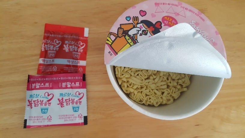 粉末ソースと液体ソースの写真