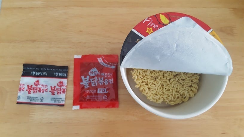 ポックムミョンとソースの写真