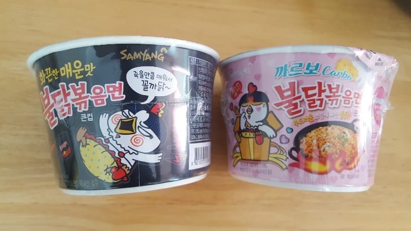 プルタクポックムミョンのファクンハン メウンマとカルボ味の写真