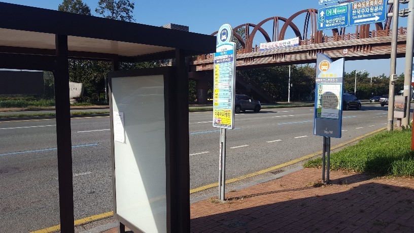 ウルスクドのバス停の写真