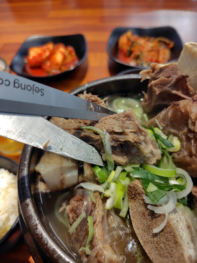 万万亭の山盛りカルビタンとビール